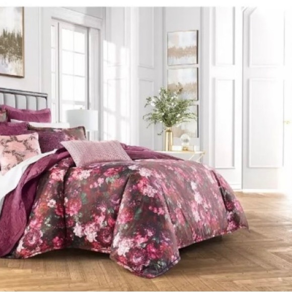 HOTEL COLLECTION
Dutch Floral Comforter Full/Queen - Picture 5 of 6